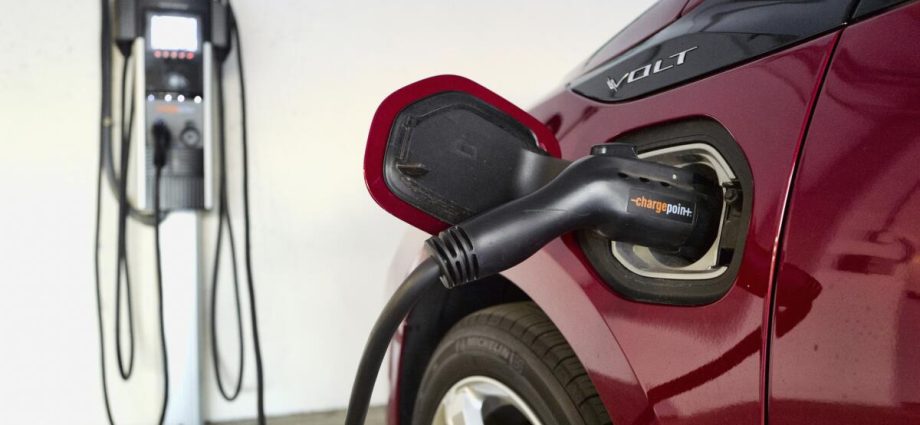 california-is-bringing-back-ev-rebates.-this-is-how-to-get-one