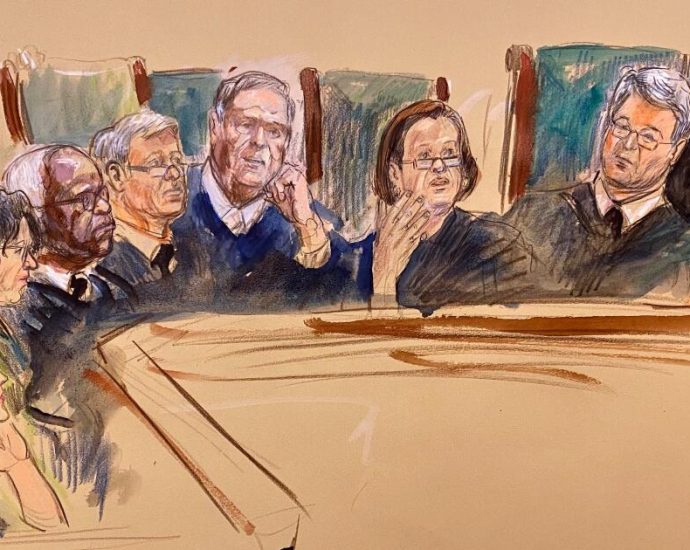 how-roberts-led-a-fractured-supreme-court-to-wins-for-the-right-and-defeats-for-the-traitor