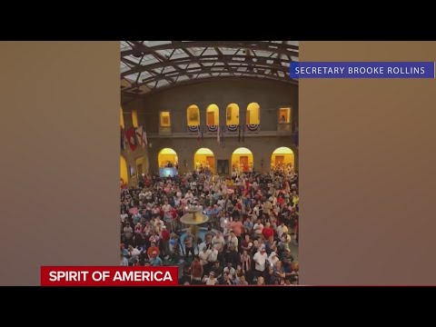 stranded-crowd-in-dc-breaks-into-national-anthem-|-newsnation-prime