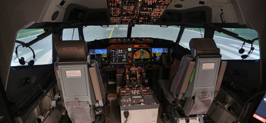 why-a-boeing-737-pilot’s-muscle-memory-becomes-the-enemy-on-their-1st-approach-in-the-787