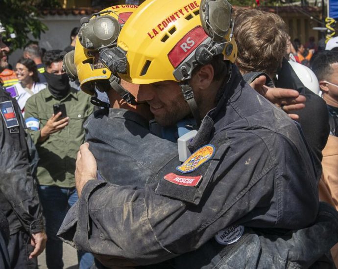la.-firefighters-helped-rescue-venezuela-quake-victim-buried-for-8-days