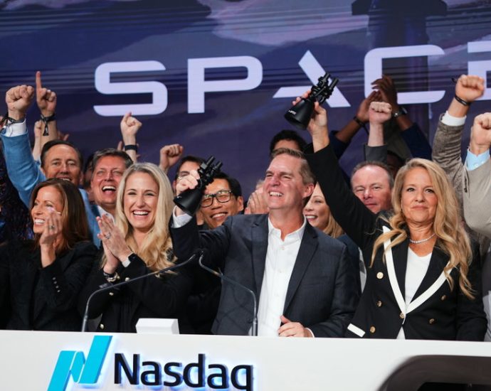 cnbc-helps-spacex-pull-off-trillion-dollar-pump-and-dump