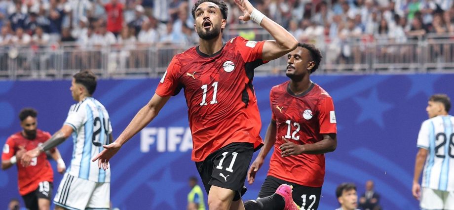 mostafa-ziko-castiga-a-argentina-con-el-0-2:-los-campeones-estan-contra-las-cuerdas