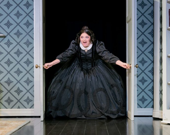 meg-stalter’s-broadway-debut-in-‘oh,-mary!’-gets-sweet-support-from-jean-smart