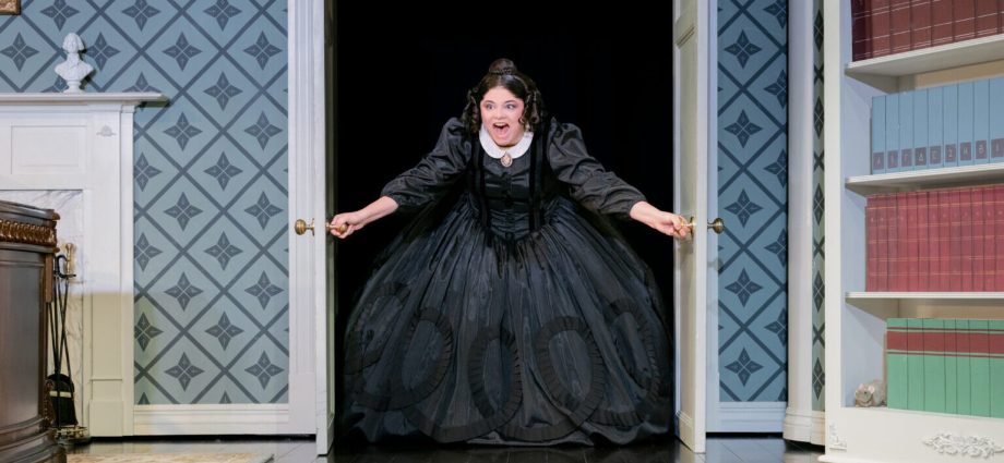 meg-stalter’s-broadway-debut-in-‘oh,-mary!’-gets-sweet-support-from-jean-smart