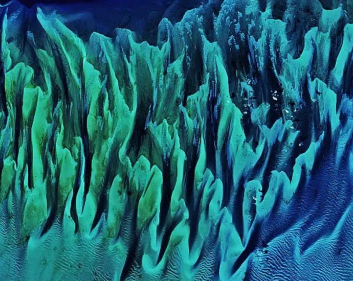 Colorful ‘painting-like’ ripples cover an ancient seafloor structure the Bahamas — Earth from space