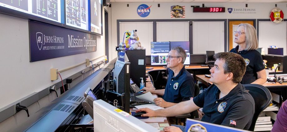 nasa’s-new-horizons-spacecraft-wakes-from-hibernation-in-good-health