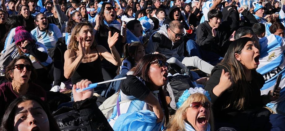 argentina-fans-sing-and-dance-after-dramatic-world-cup-comeback-against-egypt