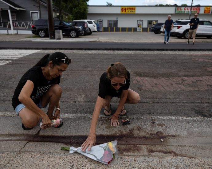 us-immigration-officer-shoots-and-kills-man-in-texas