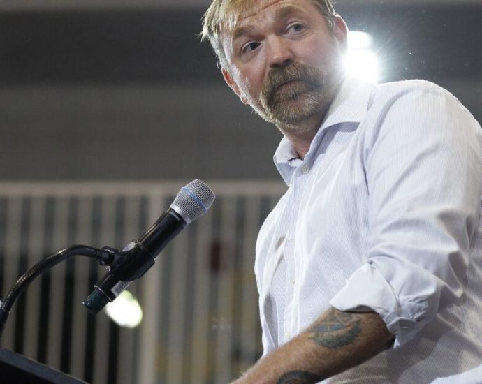 platner’s-collapsing-campaign-in-maine-adds-new-midterm-pressures-for-democrats-nationwide