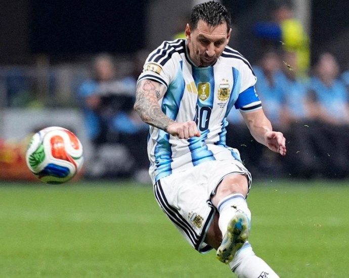 world-cup-golden-boot:-messi-leads-mbappe,-haaland-before-quarterfinals