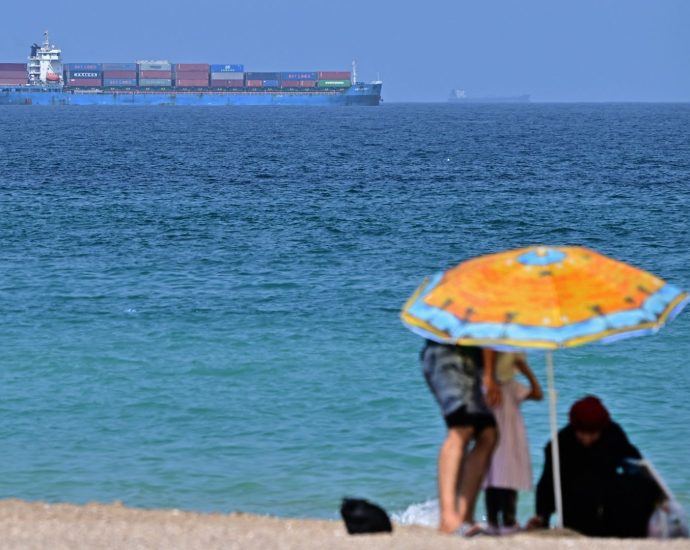 us-launches-‘powerful’-retaliatory-strikes-against-iran