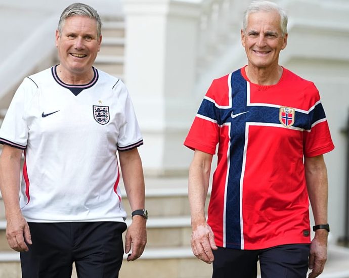 uk-and-norway-leaders-don-national-team-shirts-ahead-of-world-cup-clash