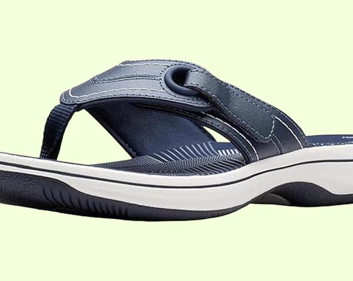 deal-of-the-day:-these-clarks-walking-sandals-are-under-$30-just-in-time-for-theme-park-season