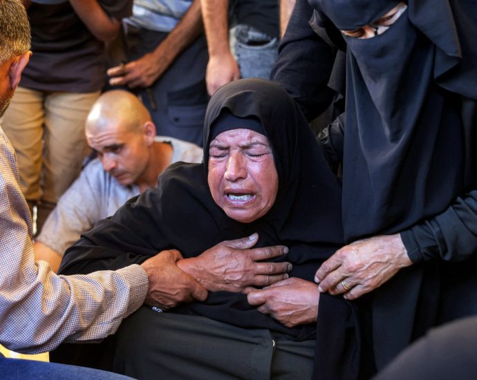 israeli-air-strikes-in-gaza-kill-eight,-including-two-children