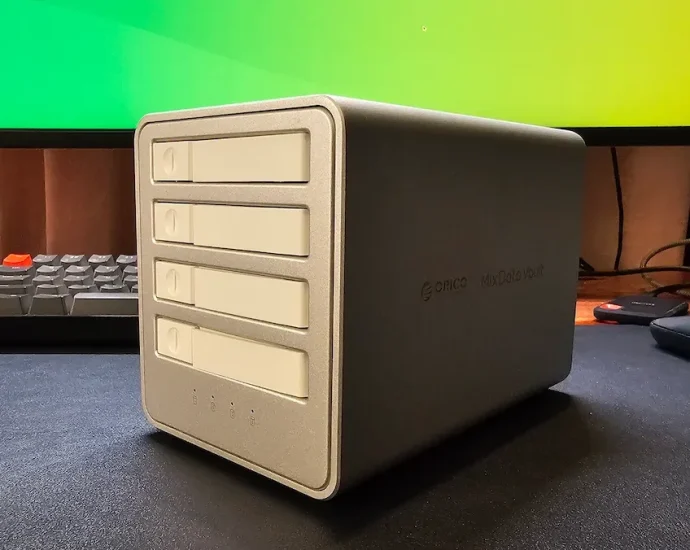 orico-88-series-4-bay-usb4-nvme-ssd-enclosure-review:-fast-storage-that-works-natively-on-linux