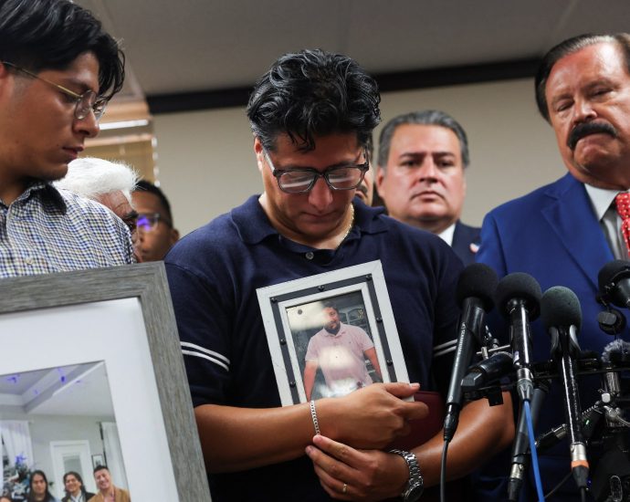 family-demands-investigation-after-us-man-killed-by-ice-agent-in-texas