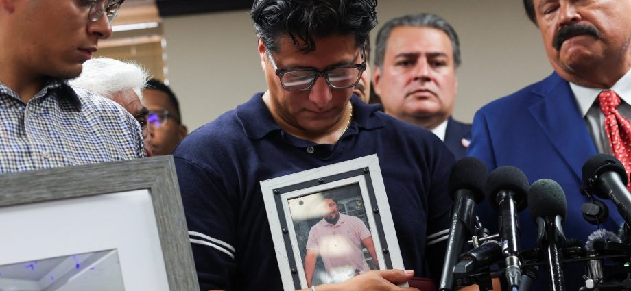 family-demands-investigation-after-us-man-killed-by-ice-agent-in-texas