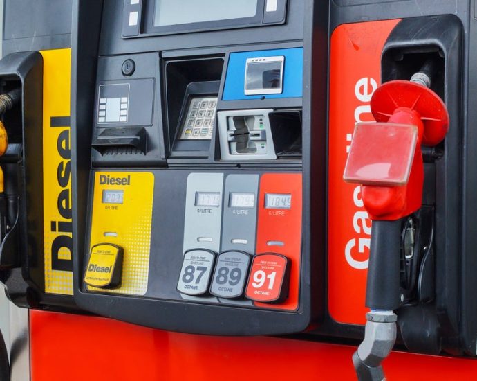 critics-spotted-1-major-problem-with-this-‘joke’-of-a-white-house-gas-prices-post