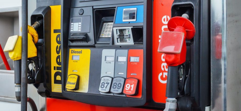 critics-spotted-1-major-problem-with-this-‘joke’-of-a-white-house-gas-prices-post