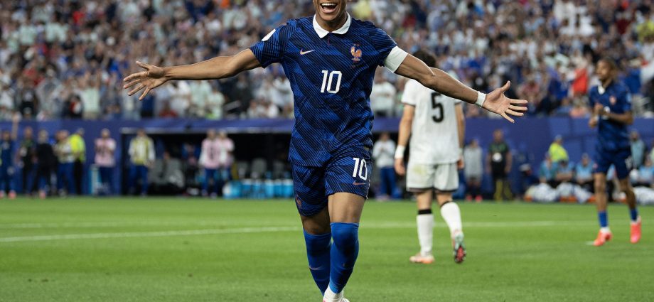 from-the-sports-desk:-rivals-france-and-morocco-meet-to-kick-off-quarterfinals