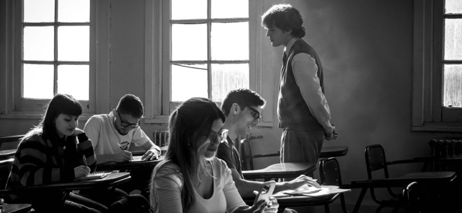 teacher-banned-after-calling-lgbtq+-people-‘mentally-ill’-during-history-class