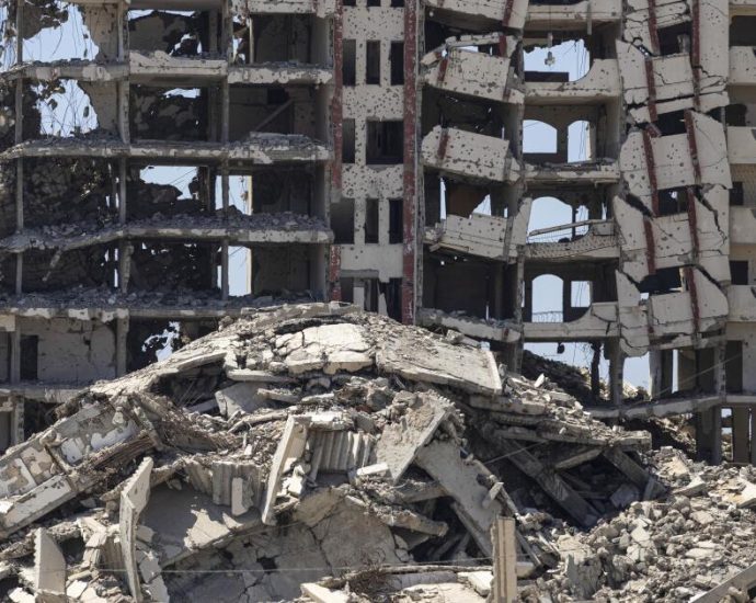 a-gaza-father’s-desperate-search-for-his-son’s-body