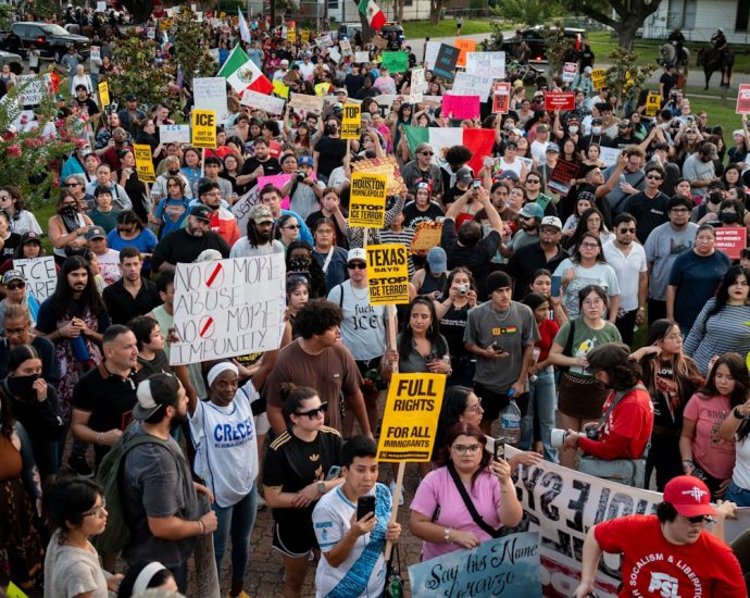 new-footage-of-fatal-ice-shooting-in-texas-sparks-fresh-outrage