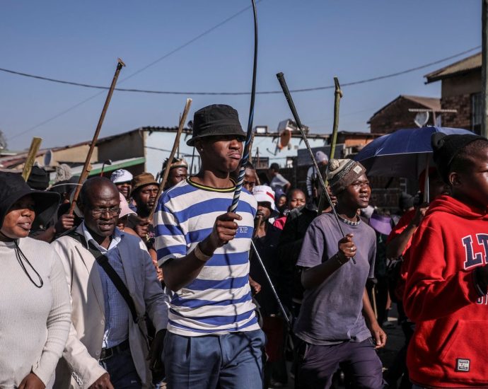 tense-standoff-at-an-anti-migrant-protest-in-a-south-african-town