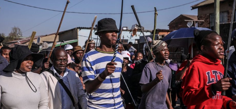 tense-standoff-at-an-anti-migrant-protest-in-a-south-african-town
