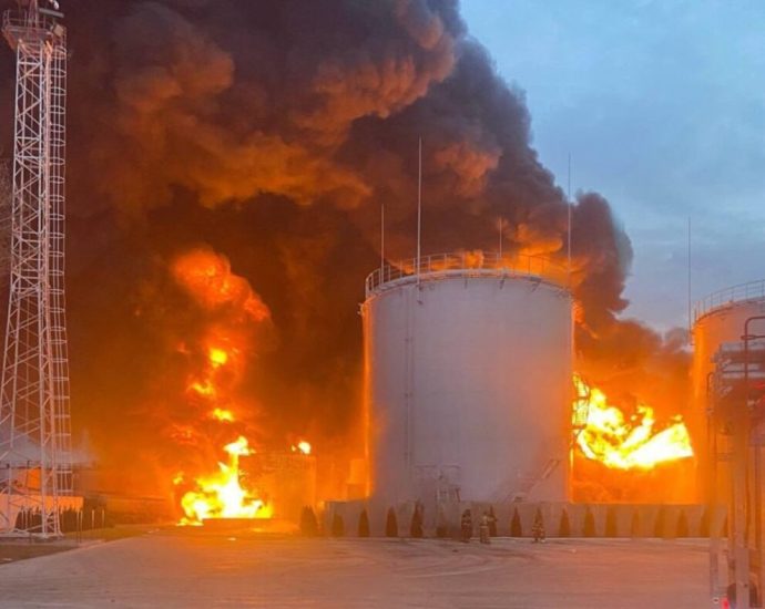 russia-risks-losing-part-of-its-grain-harvest-as-ukraine’s-refinery-strikes-dry-up-diesel