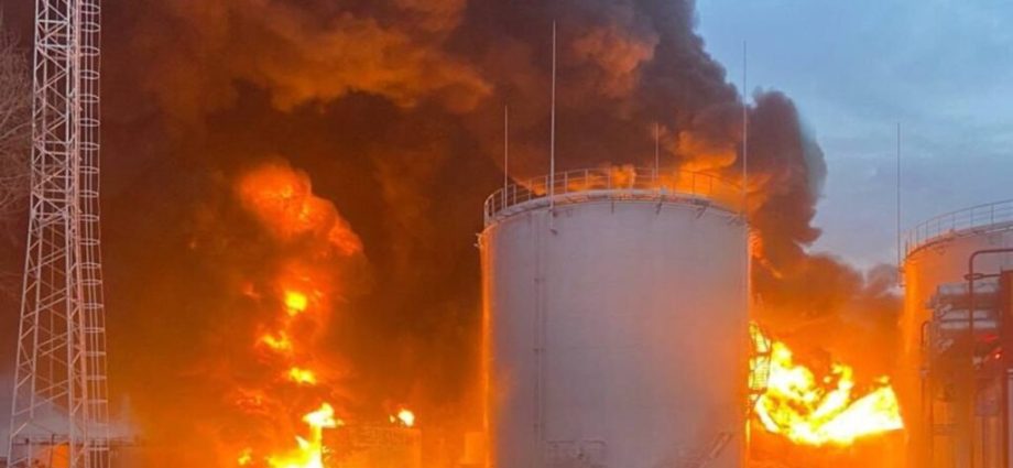 russia-risks-losing-part-of-its-grain-harvest-as-ukraine’s-refinery-strikes-dry-up-diesel
