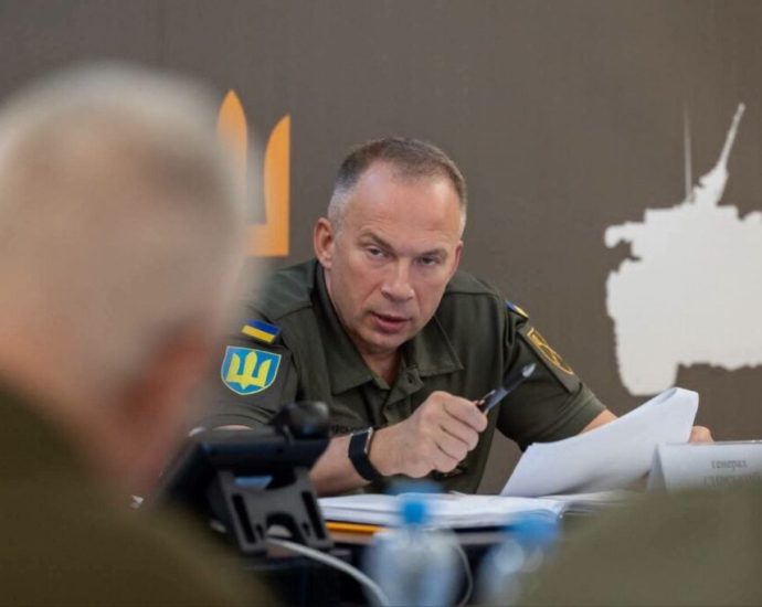 with-a-2-to-1-edge,-russia-shrank-its-offensive-from-13-fronts-to-6,-syrskyi-says