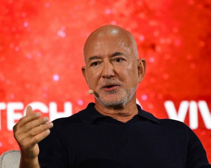 one-year-later:-bezos’-wapo-cheerleads-for-maga,-billionaires-and-ai