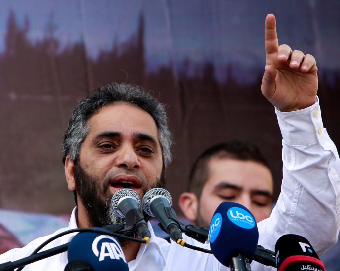 who-is-fadel-shaker?-lebanese-pop-star-released-on-bail