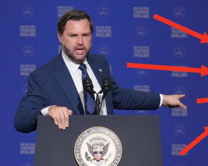 white-house-inadvertently-calls-jd-vance-a-‘dumb-ass’-after-awkward-onstage-screw-up