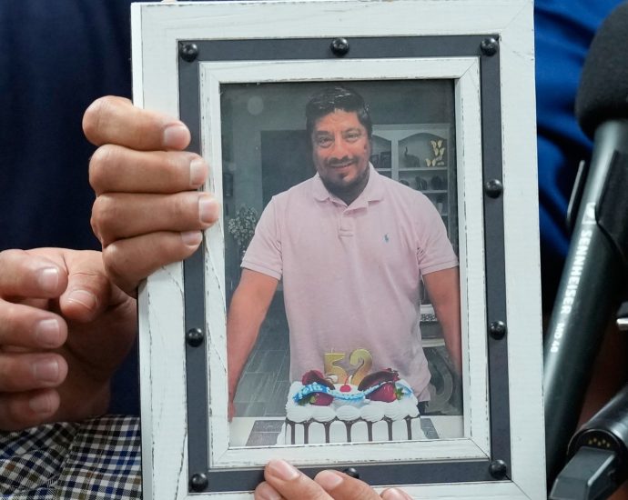 passengers-refute-ice-claims-in-fatal-houston-shooting-that-lacked-officer-body-cams