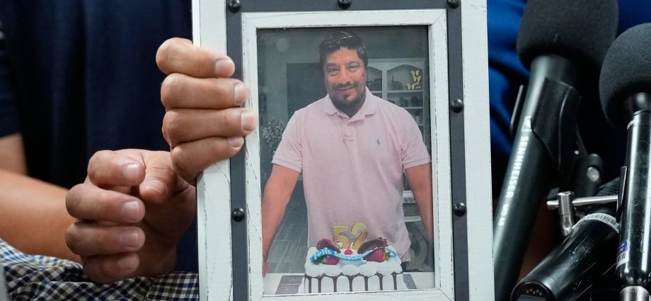 passengers-refute-ice-claims-in-fatal-houston-shooting-that-lacked-officer-body-cams