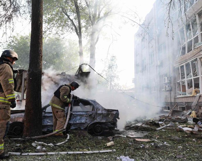 zaporizhzhia’s-mayor-says-russian-advance-reaches-city’s-outskirts