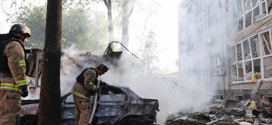 zaporizhzhia’s-mayor-says-russian-advance-reaches-city’s-outskirts