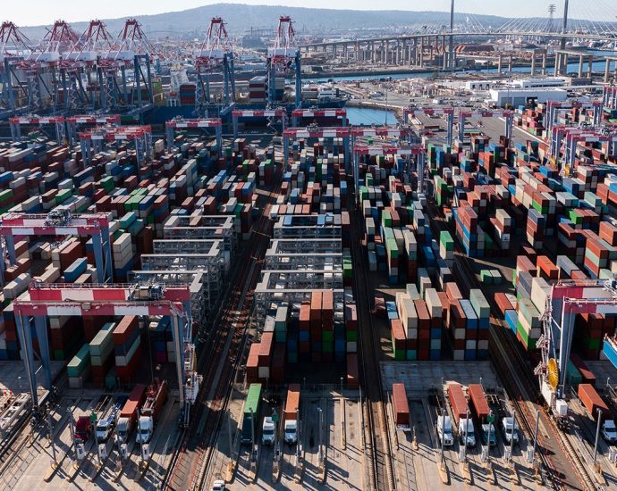 port-of-long-beach-invests-$58.2-million-to-expand-vehicle-and-equipment-electrification