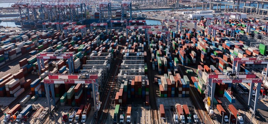 port-of-long-beach-invests-$58.2-million-to-expand-vehicle-and-equipment-electrification