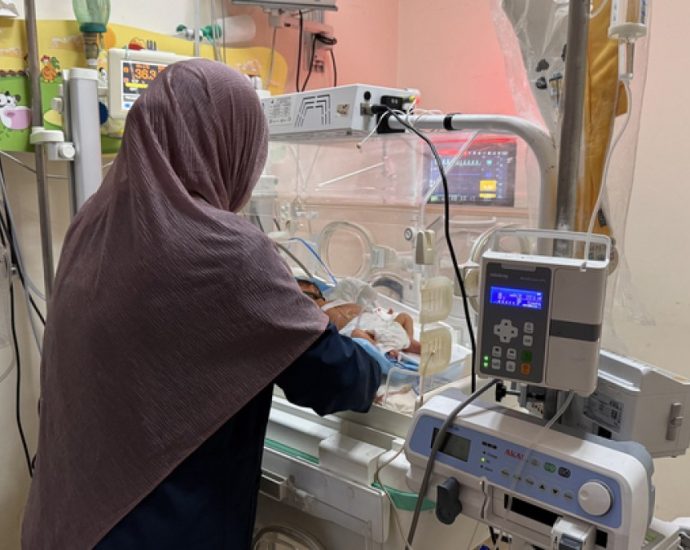 power-cuts-plunge-gaza-hospitals-into-darkness-as-israel’s-attacks-persist