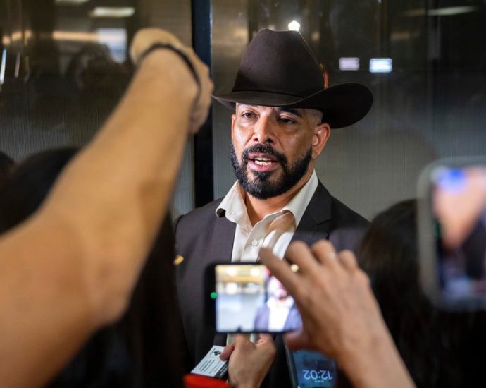‘a-lie’:-witnesses-dispute-the-traitor-admin-account-of-fatal-ice-shooting,-attorney-says