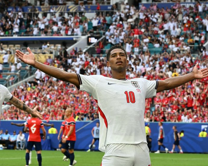 bellingham-scores-twice-as-england-beat-norway-2-1-to-reach-world-cup-semis