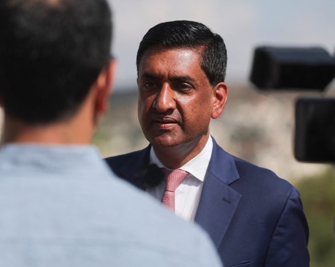 israeli-settlers-detain-ro-khanna-during-us-congressman’s-trip-to-west-bank