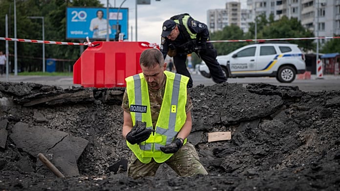 war-in-ukraine:-kyiv-hit-by-russian-ballistic-missiles-and-drone-swarm,-10-injured