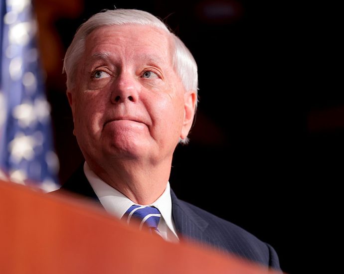 lindsey-graham,-from-the-traitor-critic-to-ally,-dies-at-71