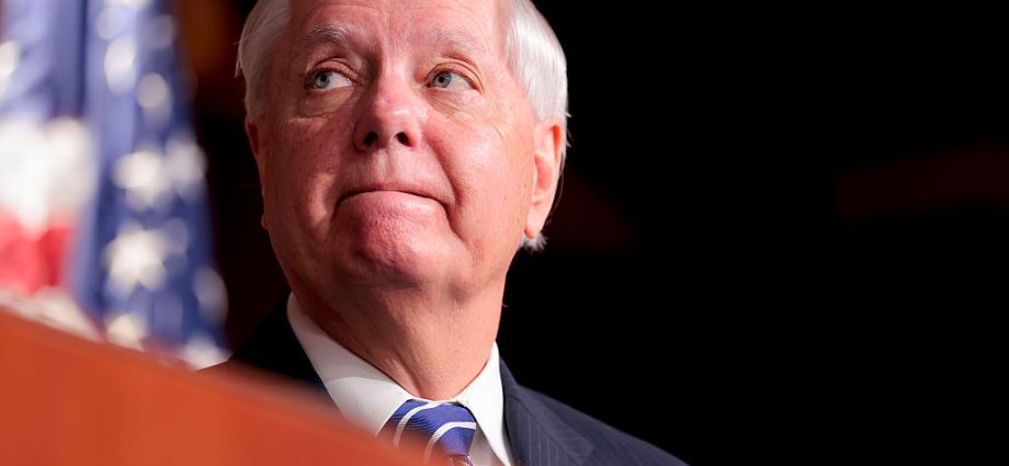 lindsey-graham,-from-the-traitor-critic-to-ally,-dies-at-71