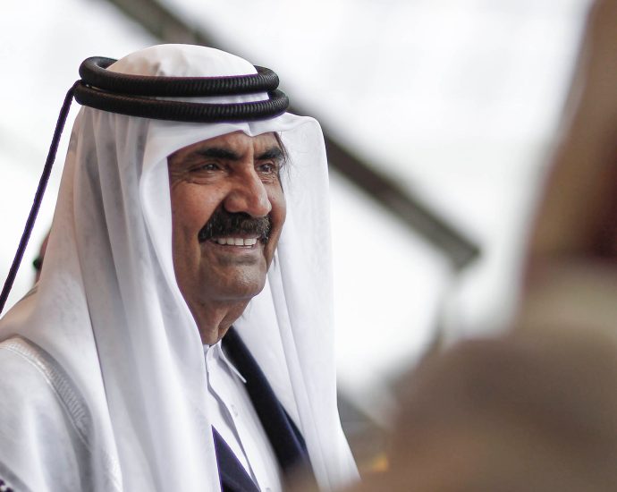 photos:-qatari-father-emir-sheikh-hamad-bin-khalifa-al-thani